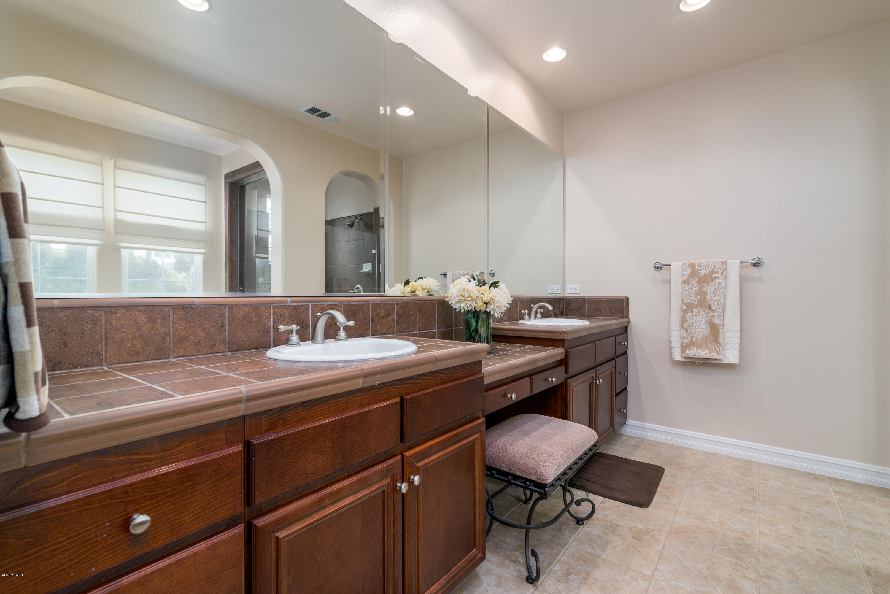 310 Spring Park Road Camarillo, CA 93012 - Photo 41 of 48 a bathroom with a sink and a mirror