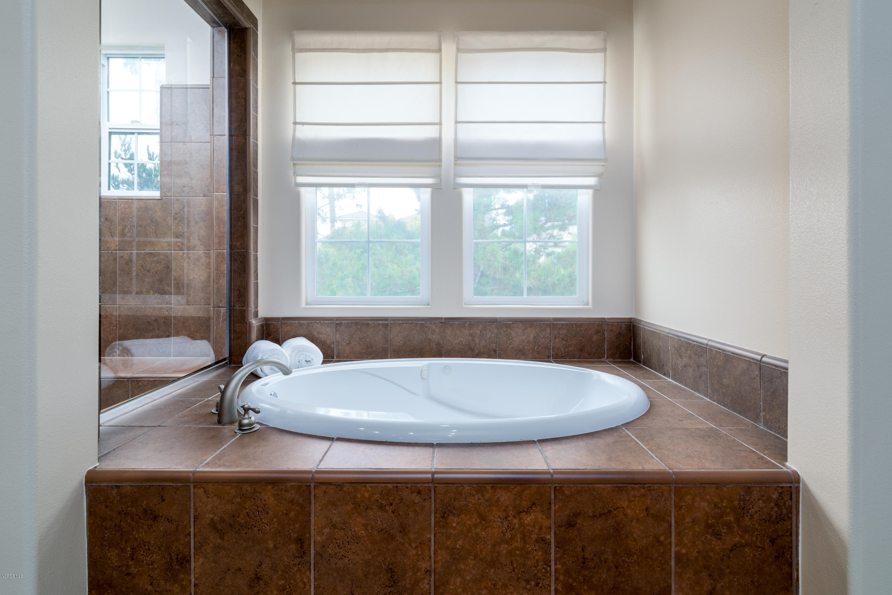 310 Spring Park Road Camarillo, CA 93012 - Photo 43 of 48 a bathroom with a sink and a bathtub
