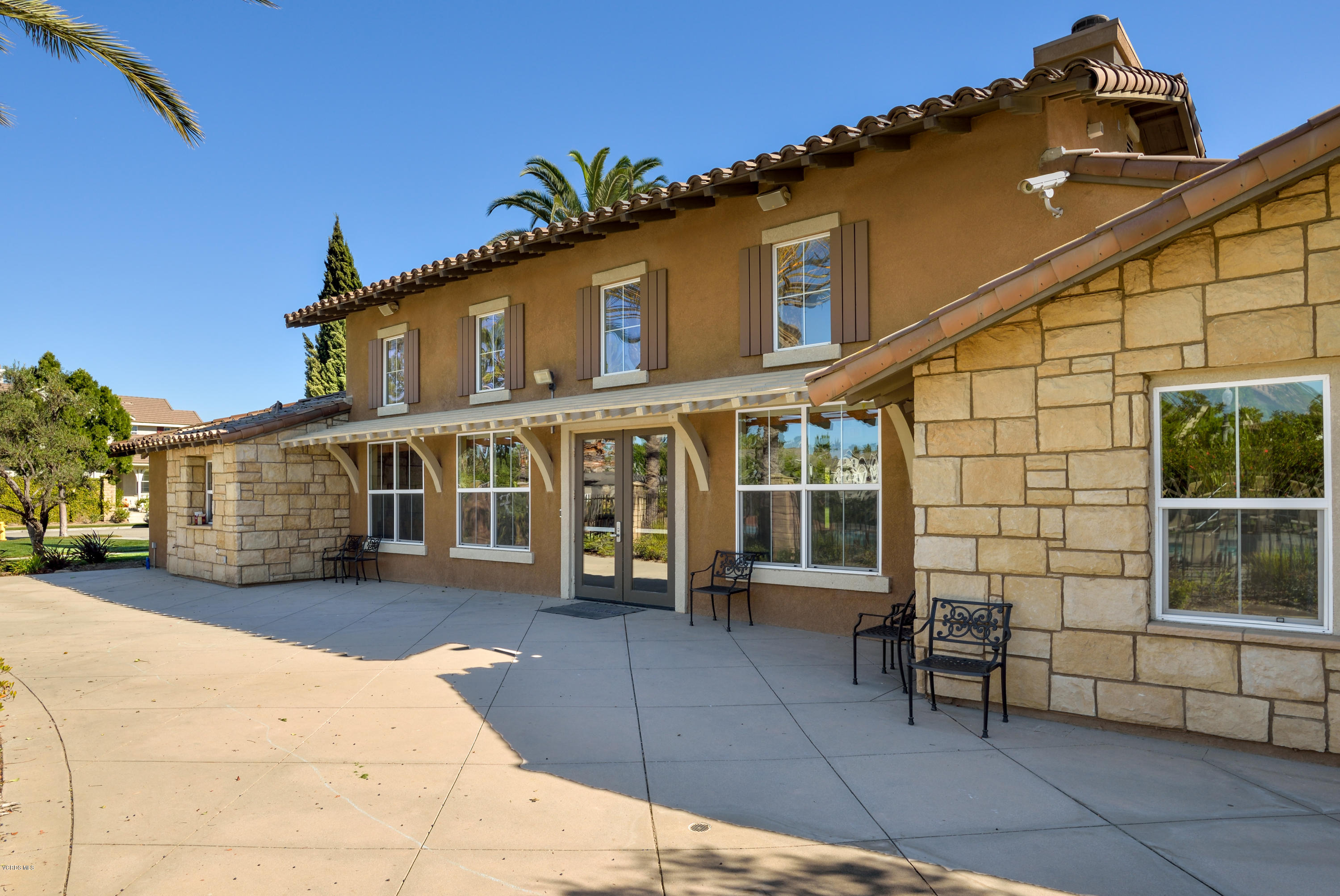 310 Spring Park Road Camarillo, CA 93012 - Photo 44 of 48 a view of a house with a patio