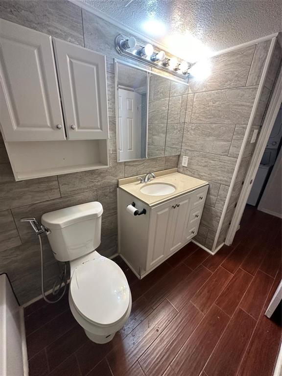 15221 Berry Trail, Unit 1003 Dallas, TX 75248 - Photo 15 of 17 a bathroom with a toilet sink and mirror