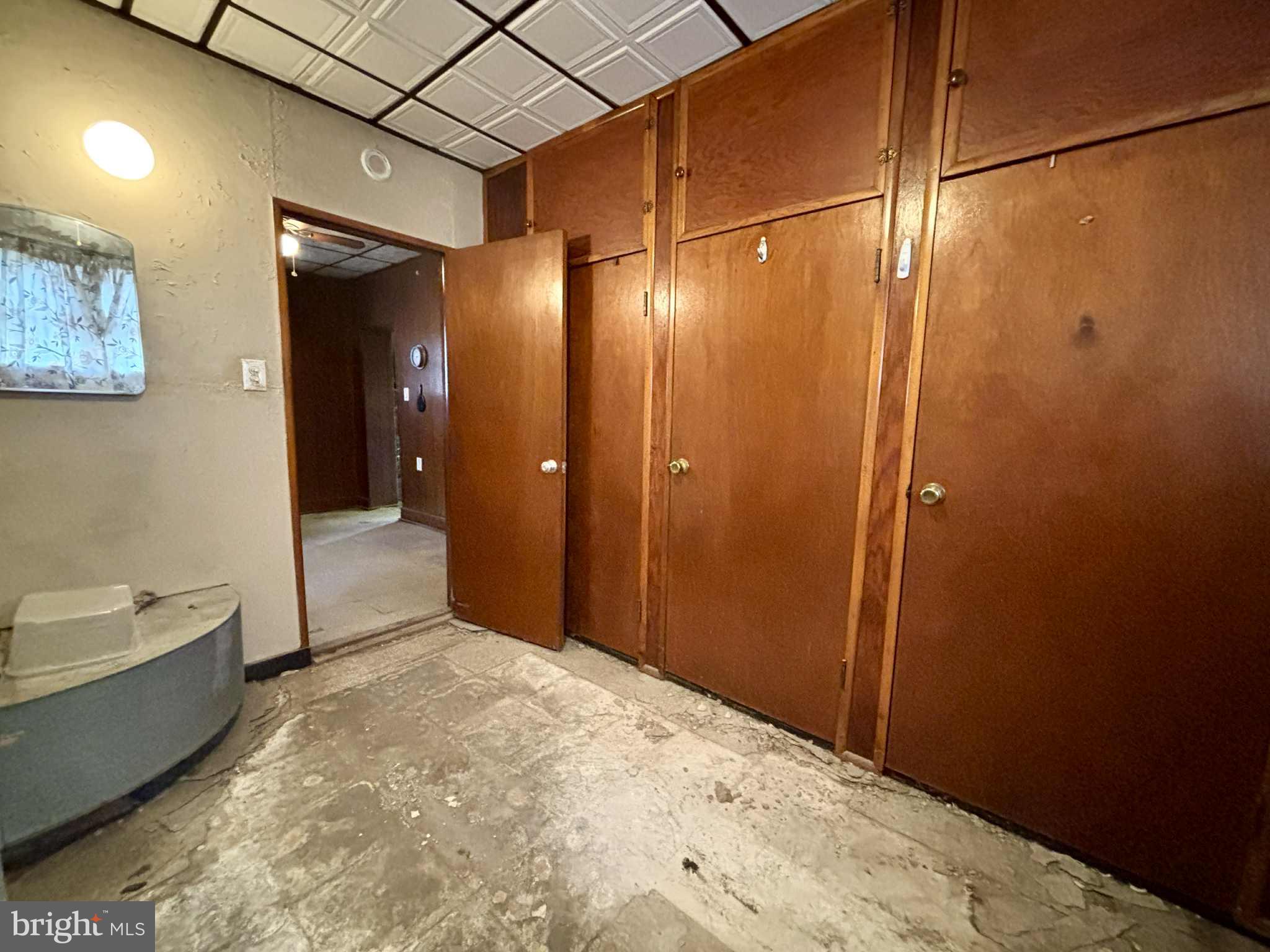 171 Silver Lake Drive Clementon, NJ 08021 - Photo 11 of 25 a bathroom with a bathtub and shower