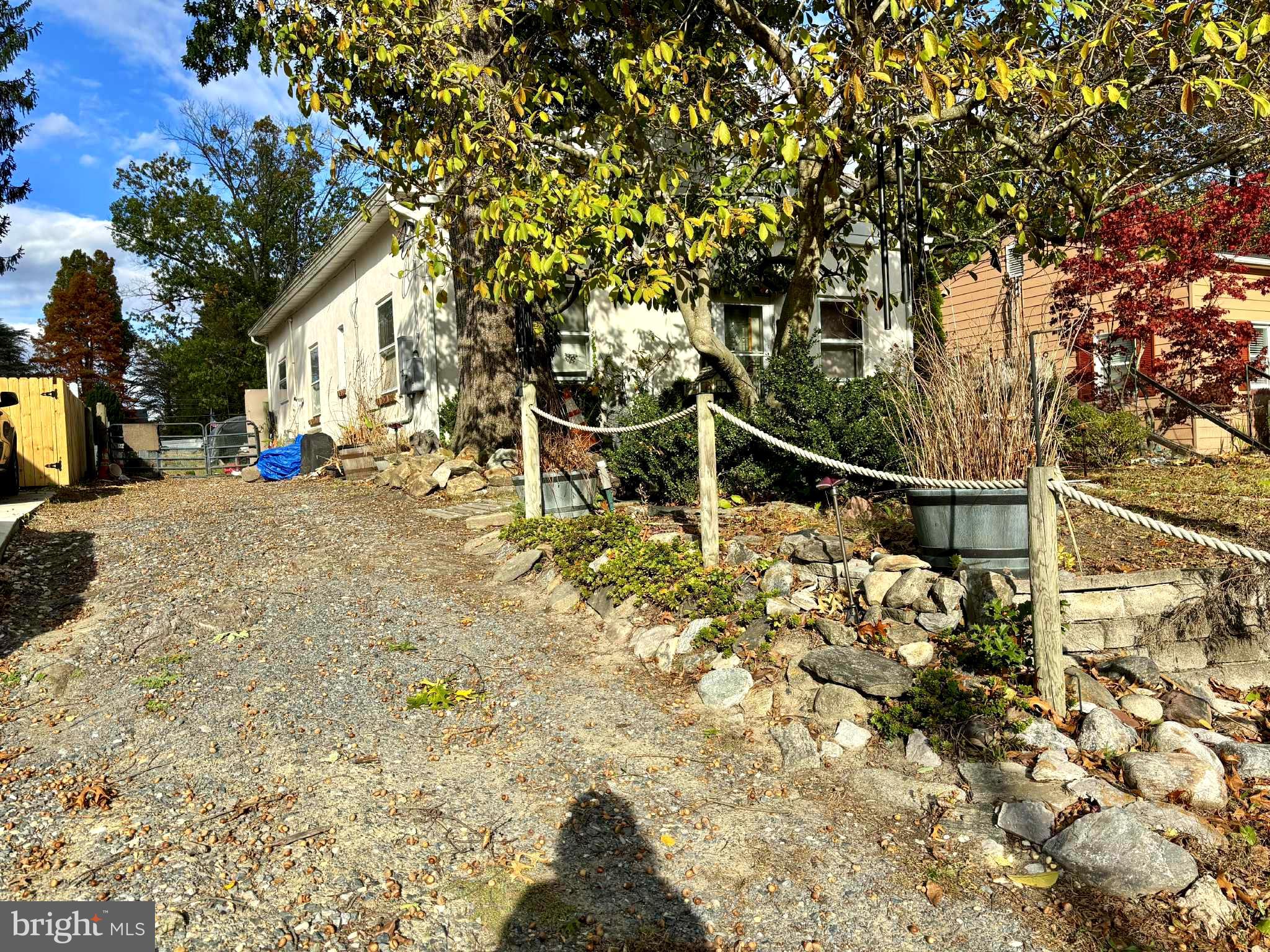 171 Silver Lake Drive Clementon, NJ 08021 - Photo 17 of 25 a backyard of a house with table and chairs
