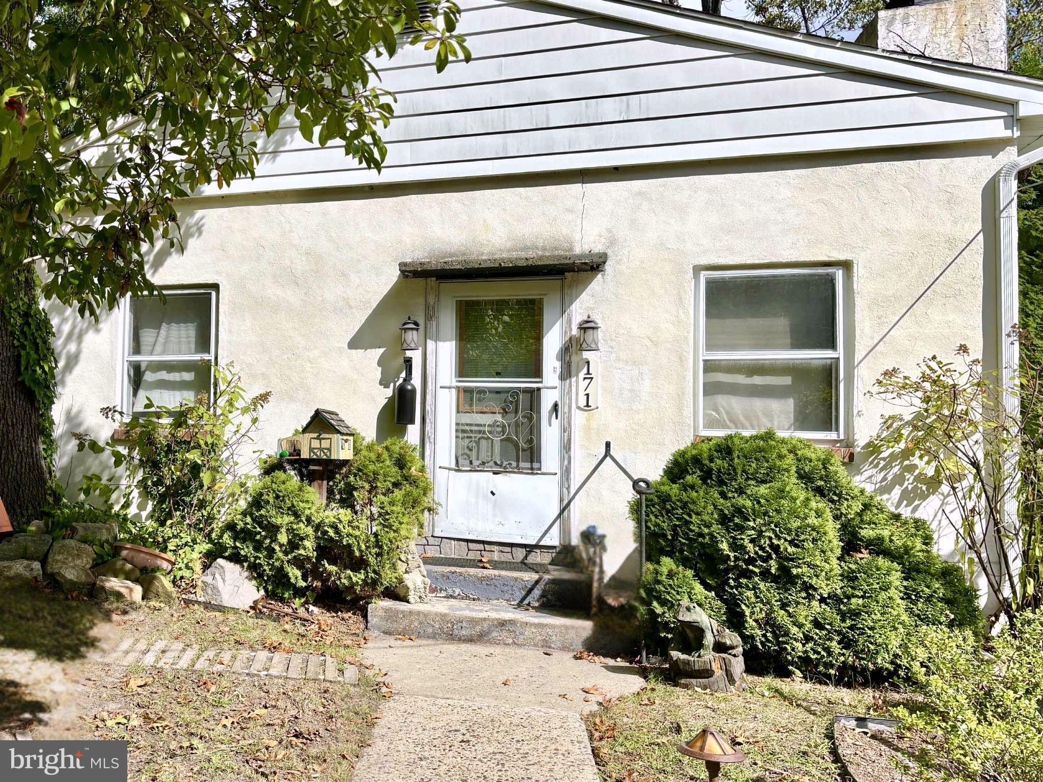 171 Silver Lake Drive Clementon, NJ 08021 - Photo 2 of 25 a front view of a house with a yard