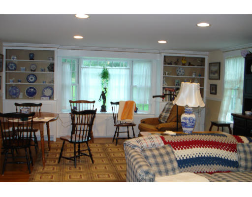 476 Snipatuit Road Rochester, MA 02770 - Photo 2 of 6