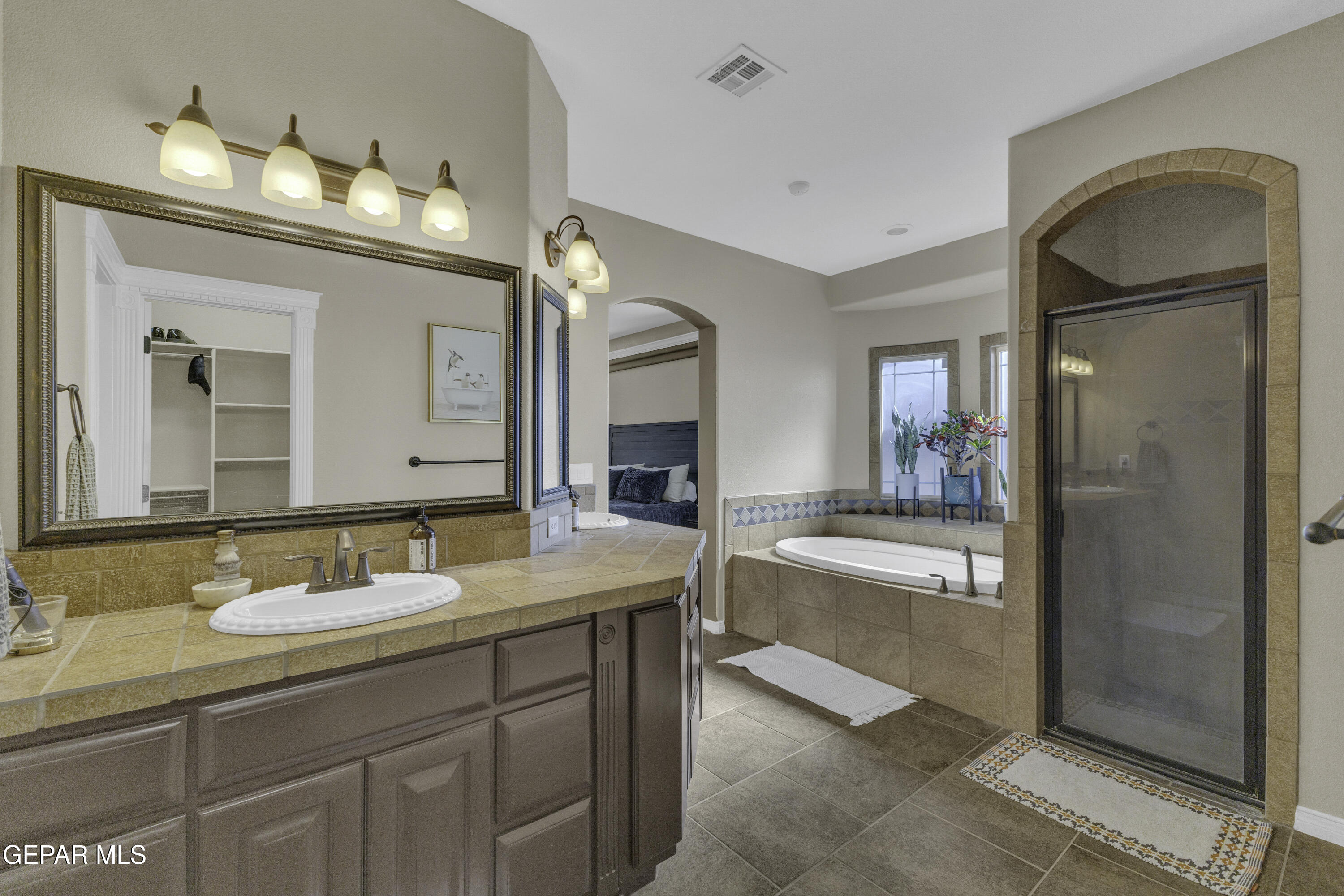 11504 Rafael Serna Lane El Paso, TX 79934 - Photo 22 of 50 Primary Bathroom