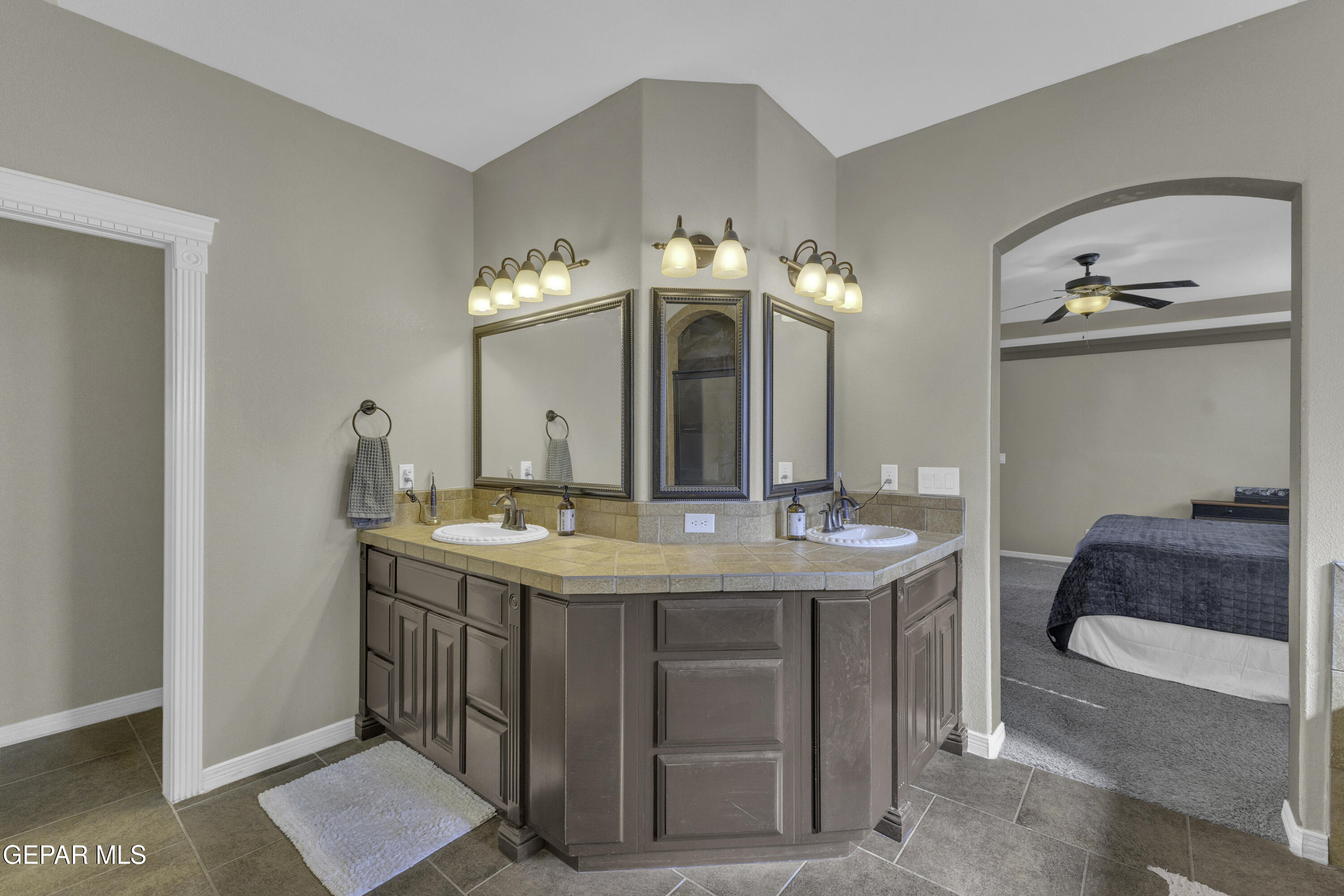 11504 Rafael Serna Lane El Paso, TX 79934 - Photo 23 of 50 Primary Bathrom