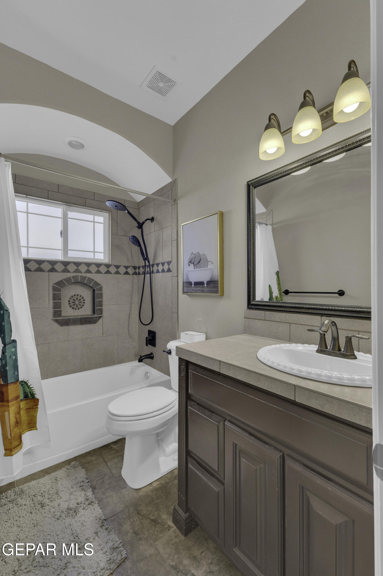 11504 Rafael Serna Lane El Paso, TX 79934 - Photo 33 of 50 Full Bathroom