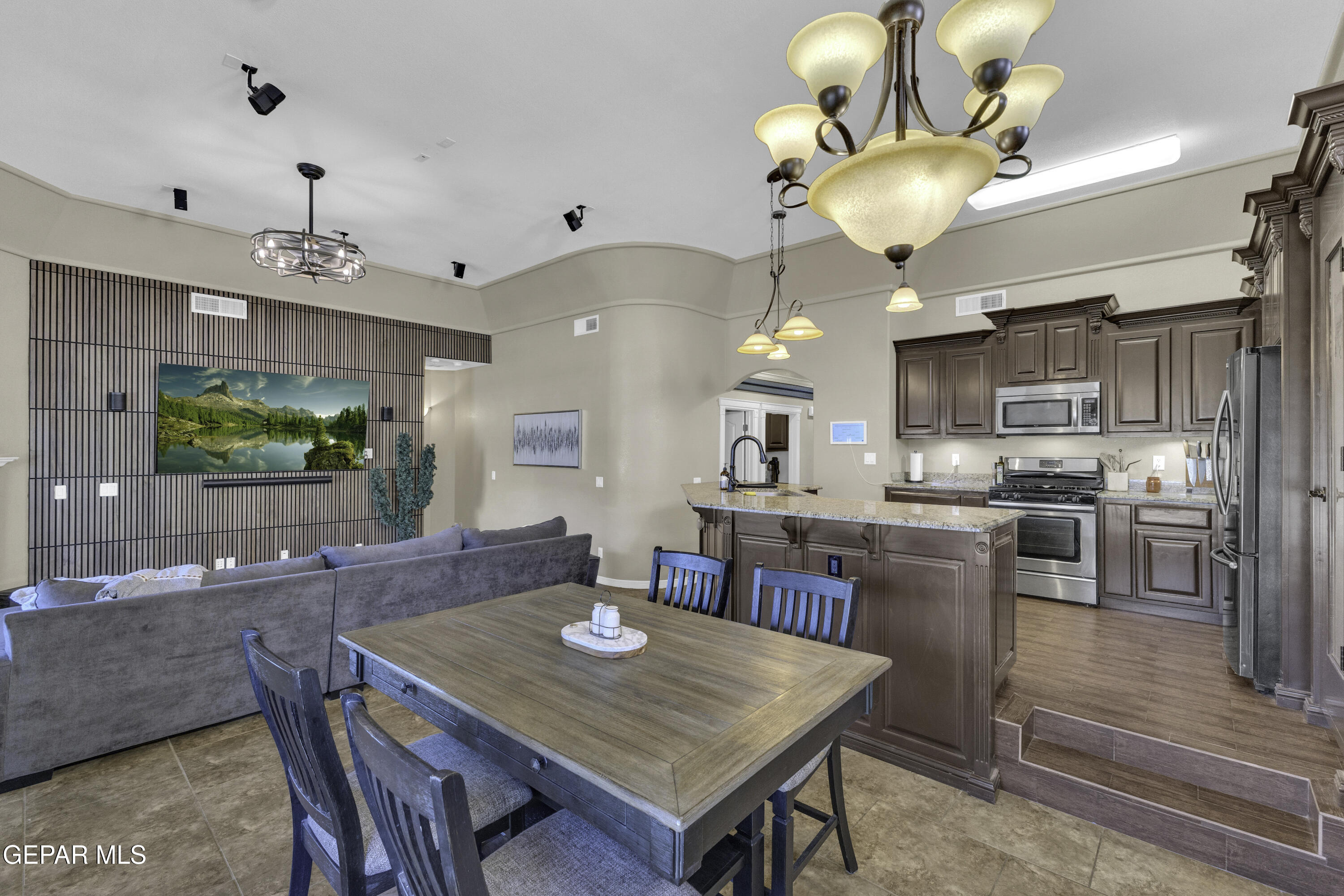 11504 Rafael Serna Lane El Paso, TX 79934 - Photo 10 of 50 2 (23)