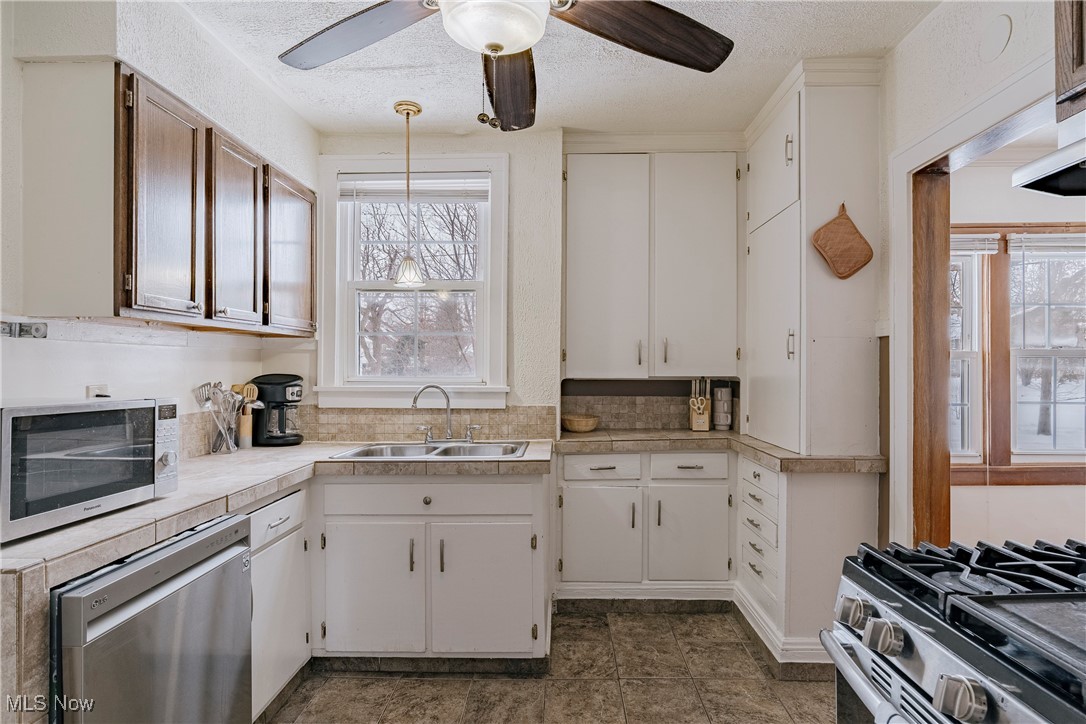 13935 Southington Road Cleveland, OH 44120 - Photo 11 of 49 Gallery Image 11