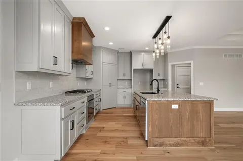 $786,050 | 25000 West 89th Street, Lenexa, KS 66227