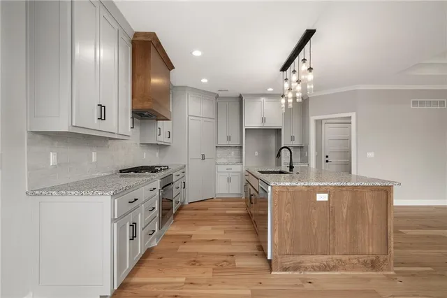 $766,800 | 25000 West 89th Street, Lenexa, KS 66227