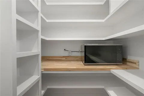 $786,050 | 25000 West 89th Street, Lenexa, KS 66227