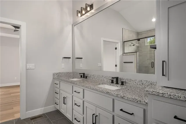 $766,800 | 25000 West 89th Street, Lenexa, KS 66227