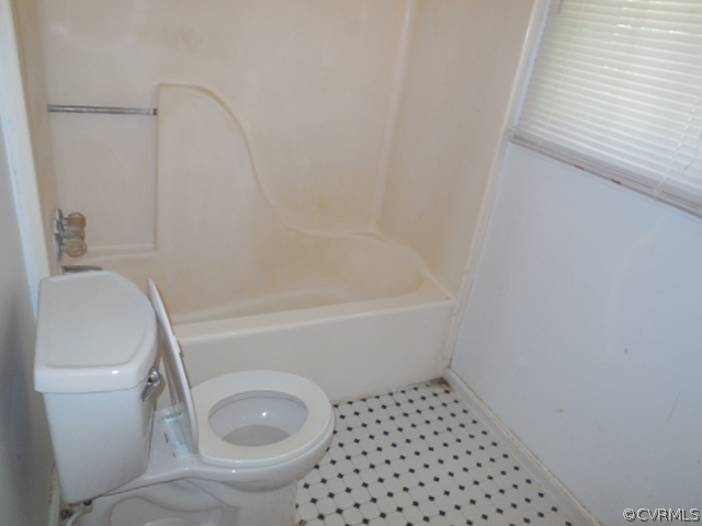 8901 Hawkbill Road Richmond, VA 23237 - Photo 12 of 13 Hall Bath