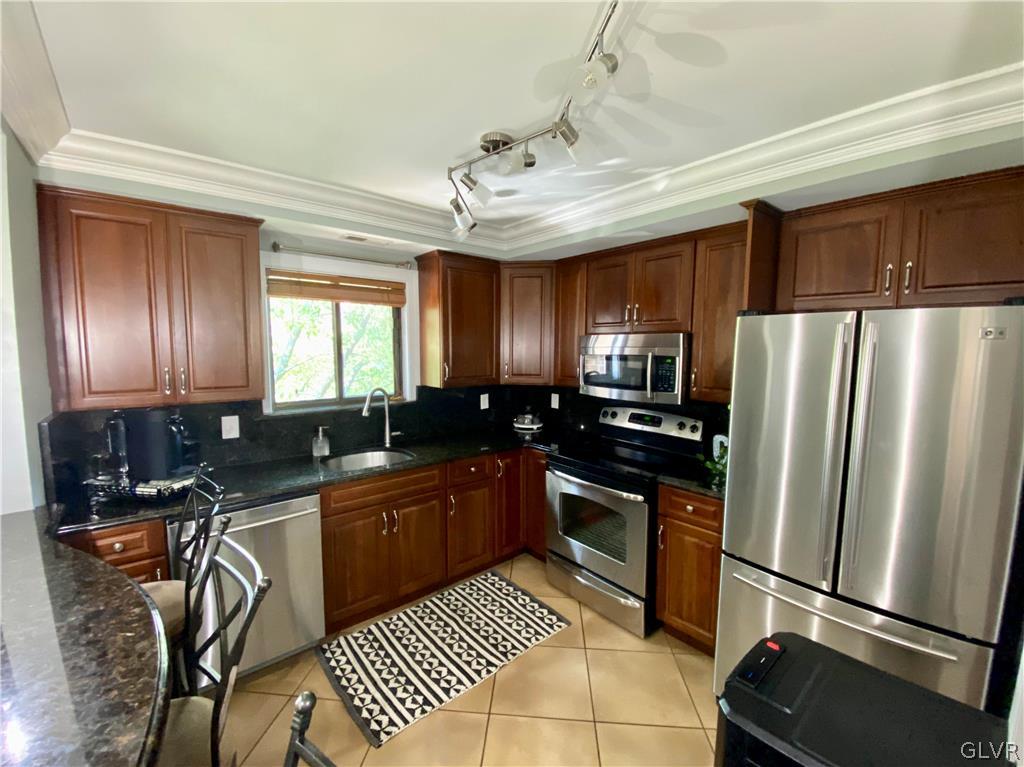 913 Cold Spring Road, Unit 10 Allentown, PA 18103 - Photo 8 of 23 Gallery Image 8