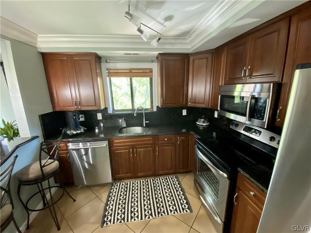 913 Cold Spring Road, Unit 10 Allentown, PA 18103 - Photo 9 of 23 Gallery Image 9