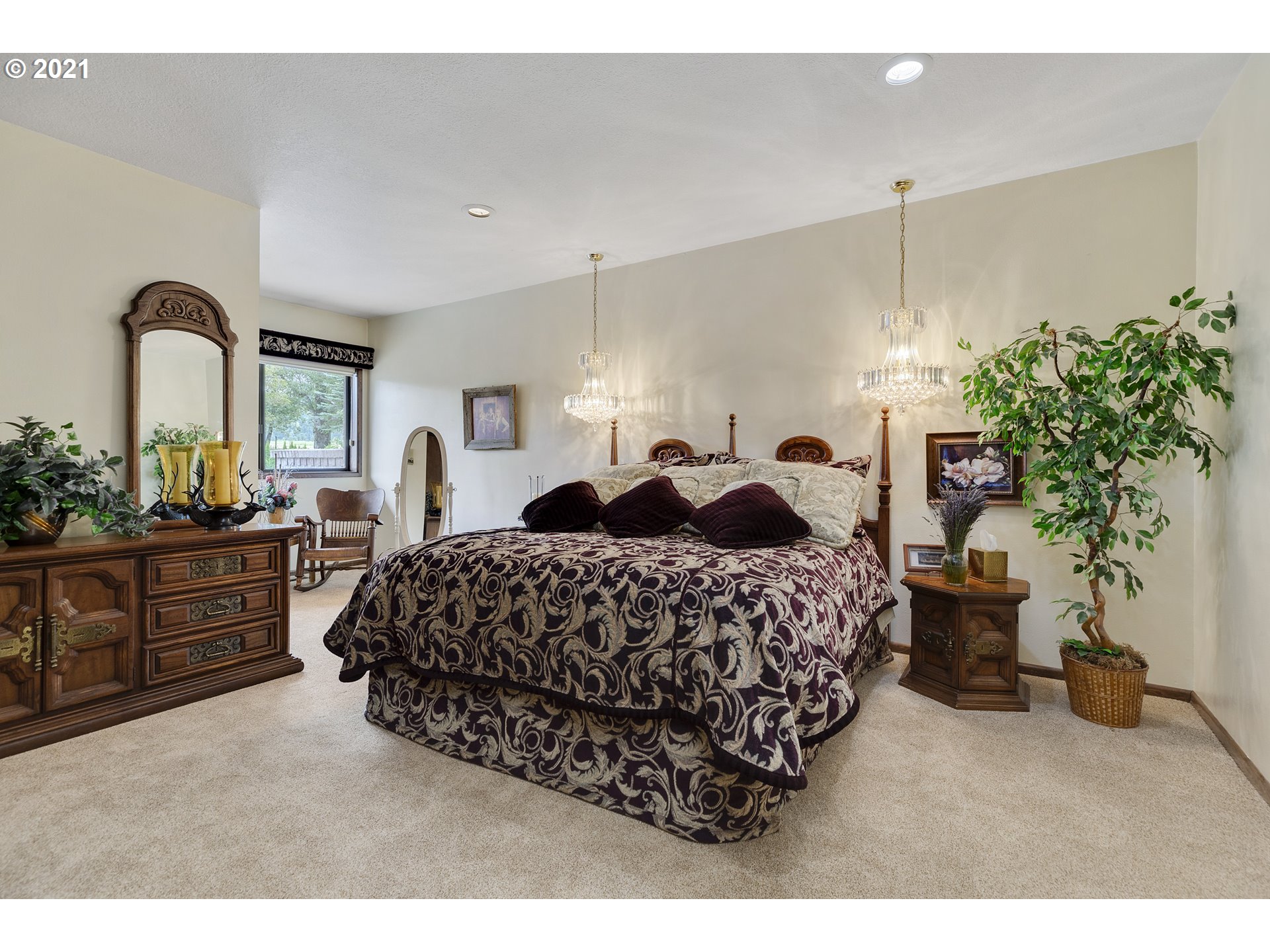 201 Northeast Salzman Road Corbett, OR 97019 - Photo 15 of 32 a bed room with a bed and a potted plant