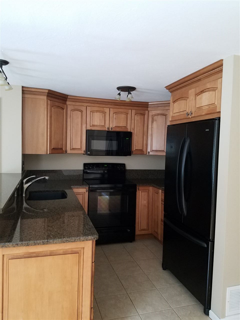 16 Rockingham Court, Unit 139 Bedford, NH 03110 - Photo 2 of 9 Gallery Image 2