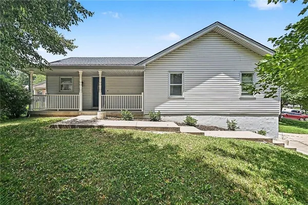 $310,000 | 1720 Regency Drive, Kearney, MO 64060