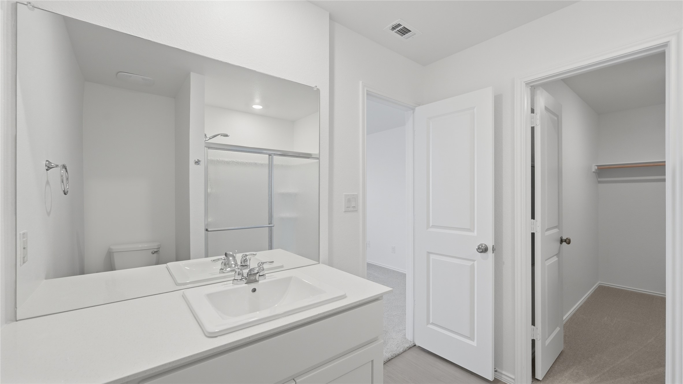 221 Stumpy Street San Marcos, TX 78666 - Photo 17 of 35 a bathroom with a bathtub a sink and a mirror