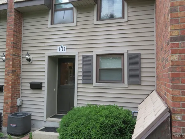 $199,900 | 101 Chestnut Hills, New Hartford, NY 13413