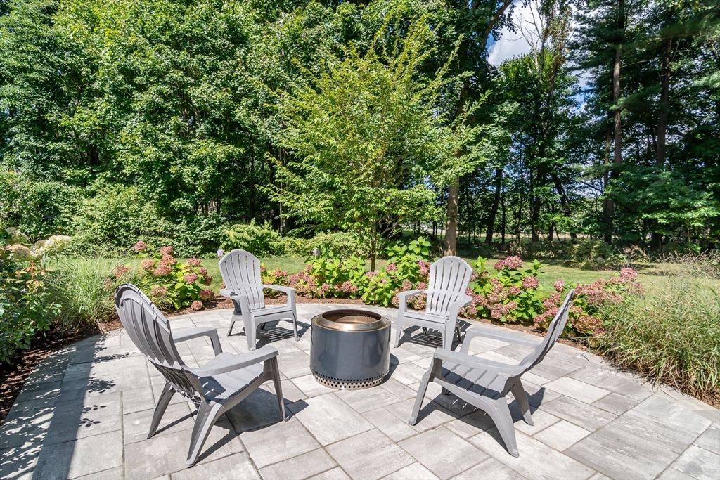 20 Walnut Street Foxboro, MA 02035 - Photo 3 of 35