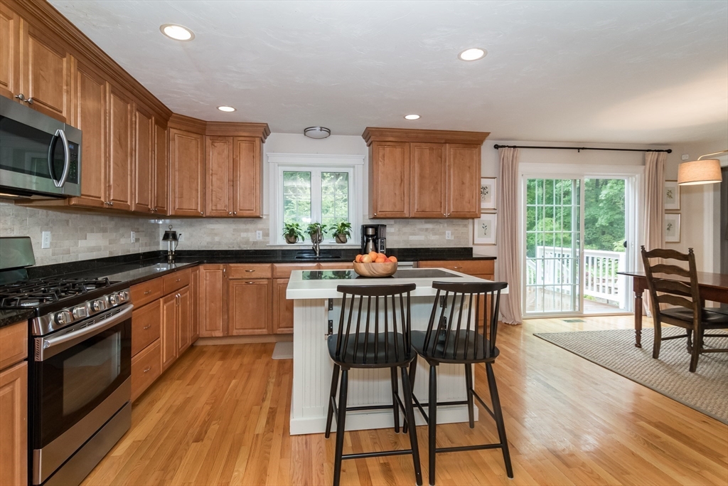 20 Walnut Street Foxboro, MA 02035 - Photo 8 of 35