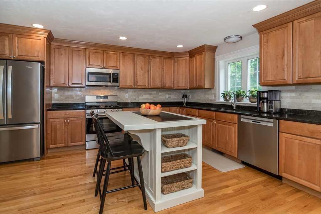 20 Walnut Street Foxboro, MA 02035 - Photo 9 of 35