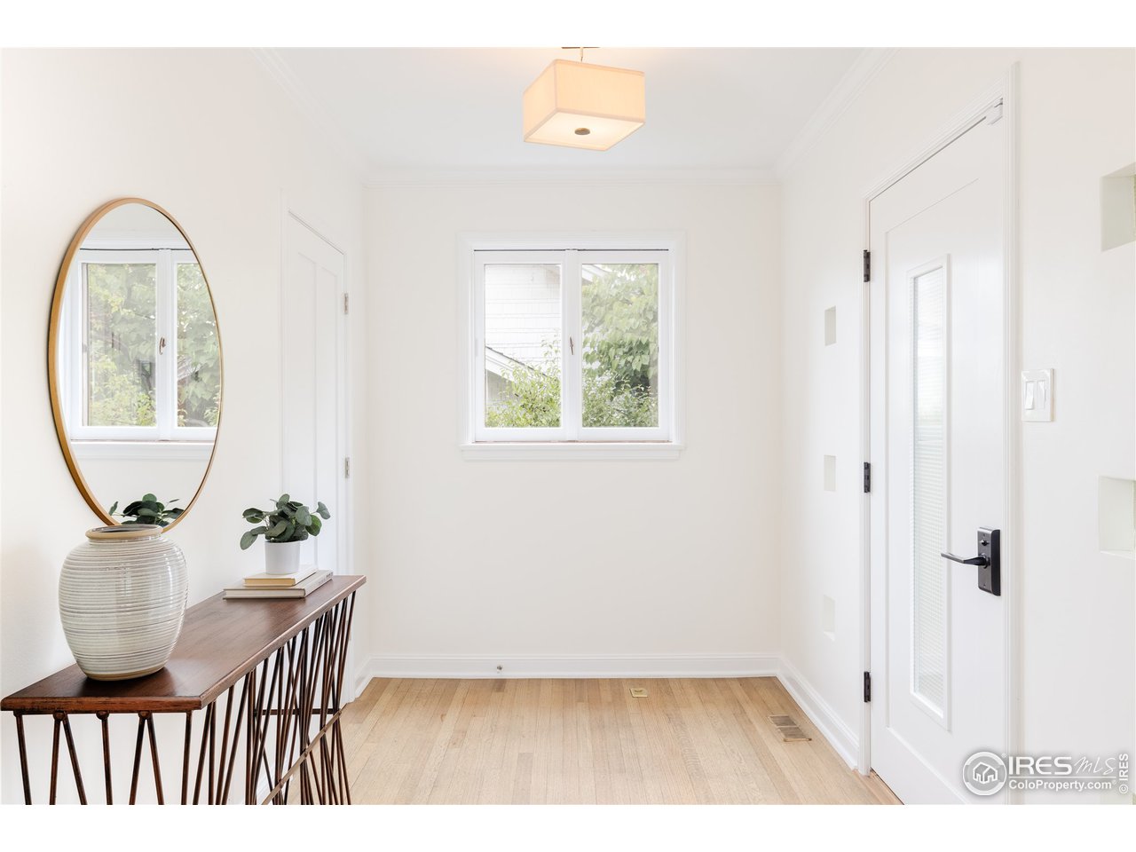 733 13th Street Boulder, CO 80302 - Photo 6 of 35 a view of a hallway with interior of the house