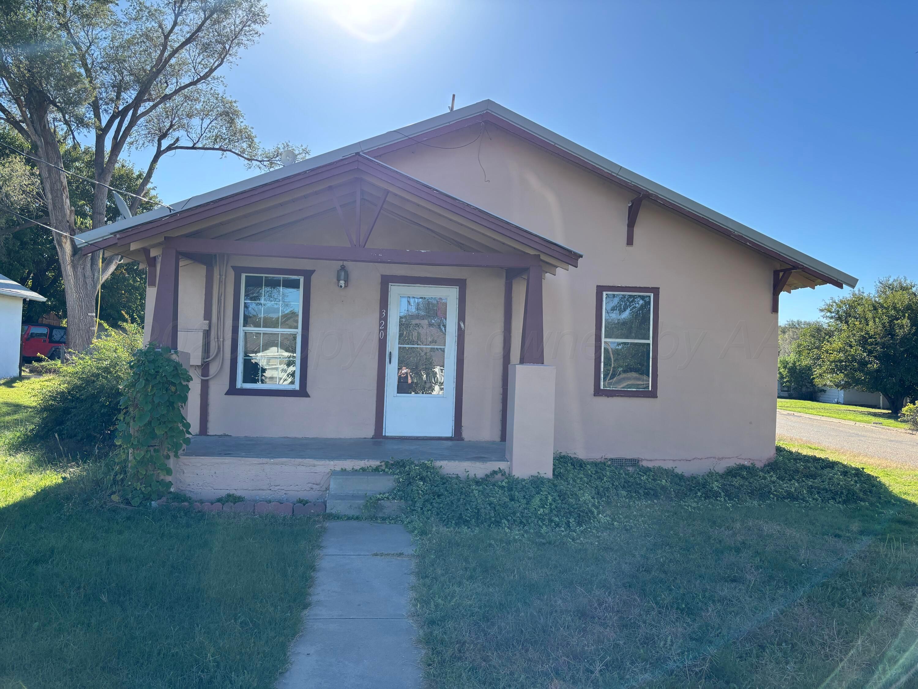 a front view of house with yard