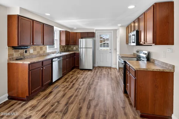 $299,900 | 35 Lake Street, Stillwater, NY 12170