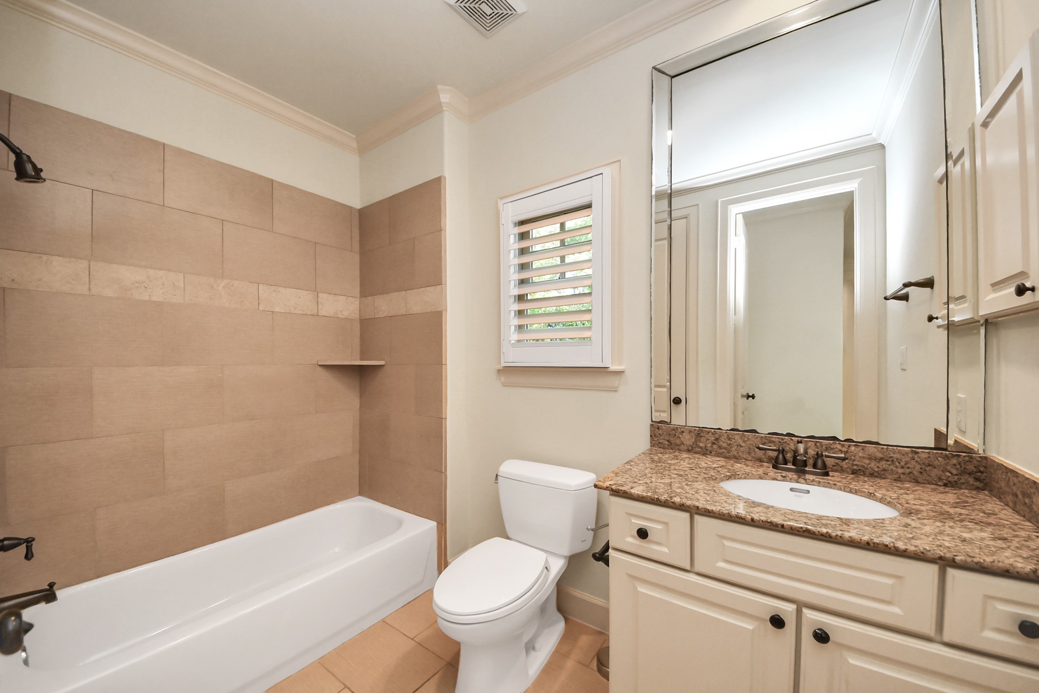 9291 Buffalo Speedway Houston, TX 77025 - Photo 25 of 32 Bathroom 2 on second floor