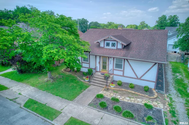 $178,500 | 2036 Spruce Street, Murphysboro, IL 62966