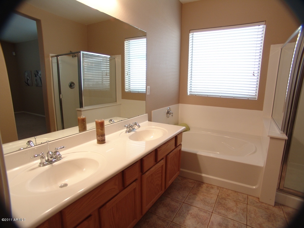 45464 Portabello Road Maricopa, AZ 85139 - Photo 11 of 18 Master Bathroom