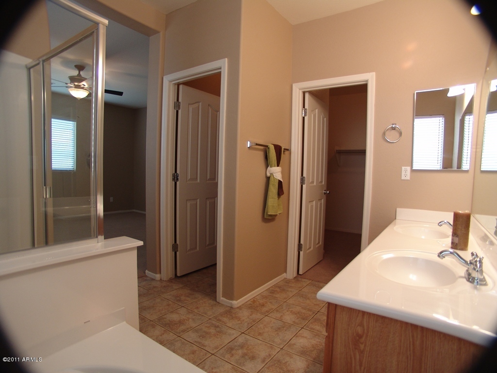 45464 Portabello Road Maricopa, AZ 85139 - Photo 12 of 18 Master Bathroom