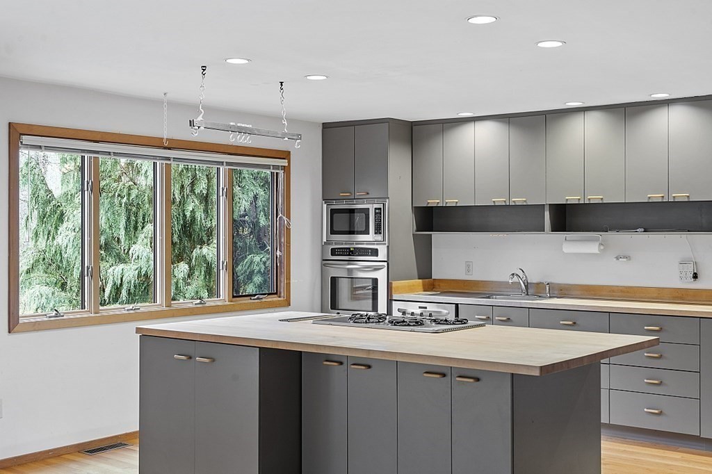 151 Sunset Road Carlisle, MA 01741 - Photo 14 of 41