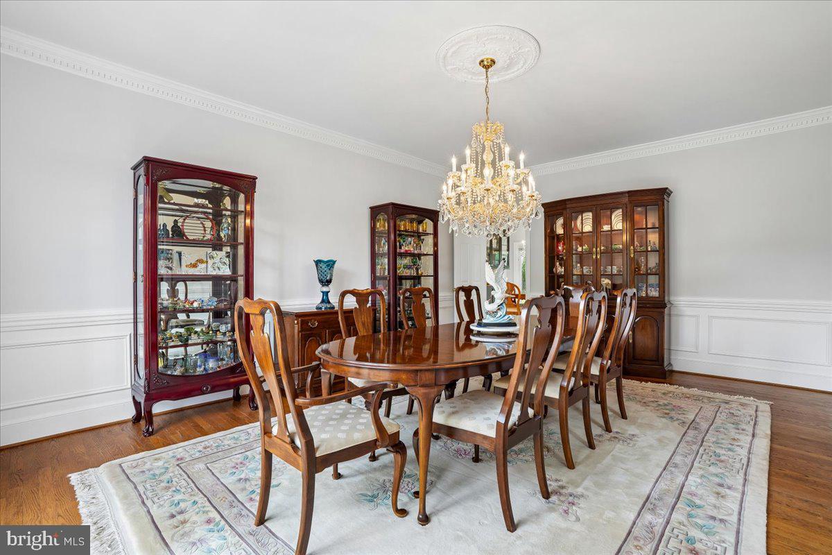 12640 Travilah Road Potomac, MD 20854 - Photo 13 of 56 Formal dining w/crown molding, wainscoting