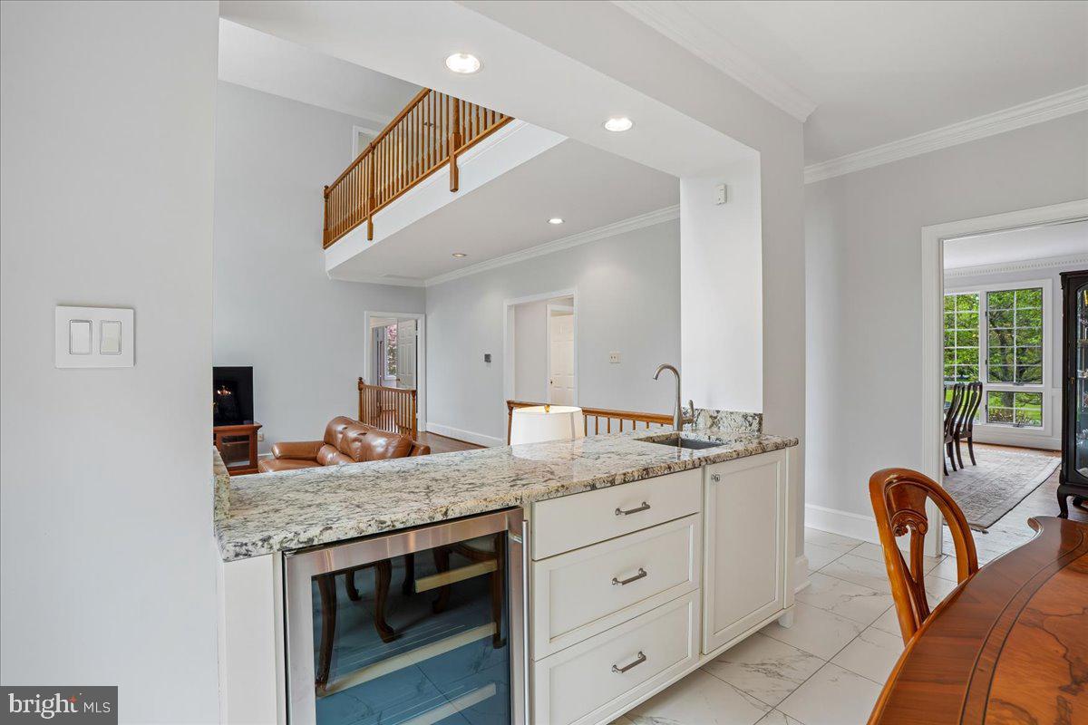 12640 Travilah Road Potomac, MD 20854 - Photo 19 of 56 Breakfast Nook w/Wine Fridge