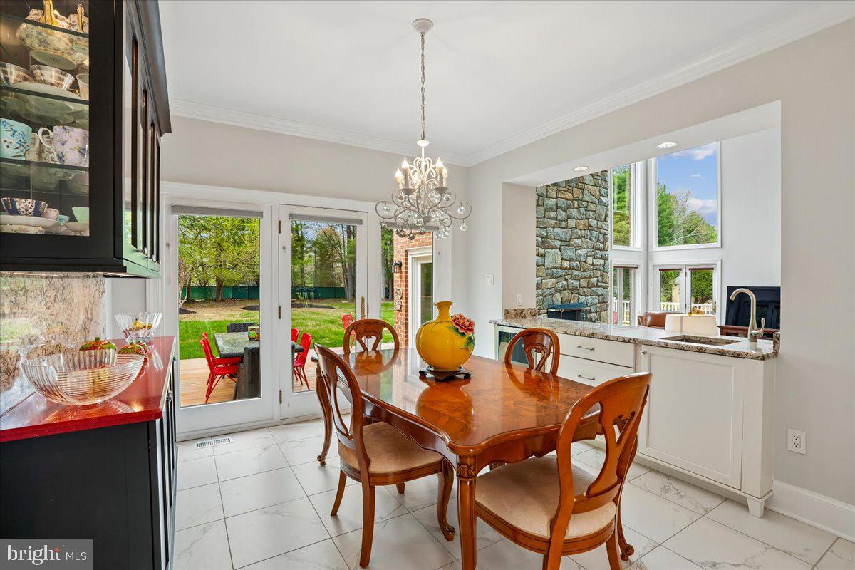 12640 Travilah Road Potomac, MD 20854 - Photo 20 of 56 Breakfast Nook w/Wine Fridge