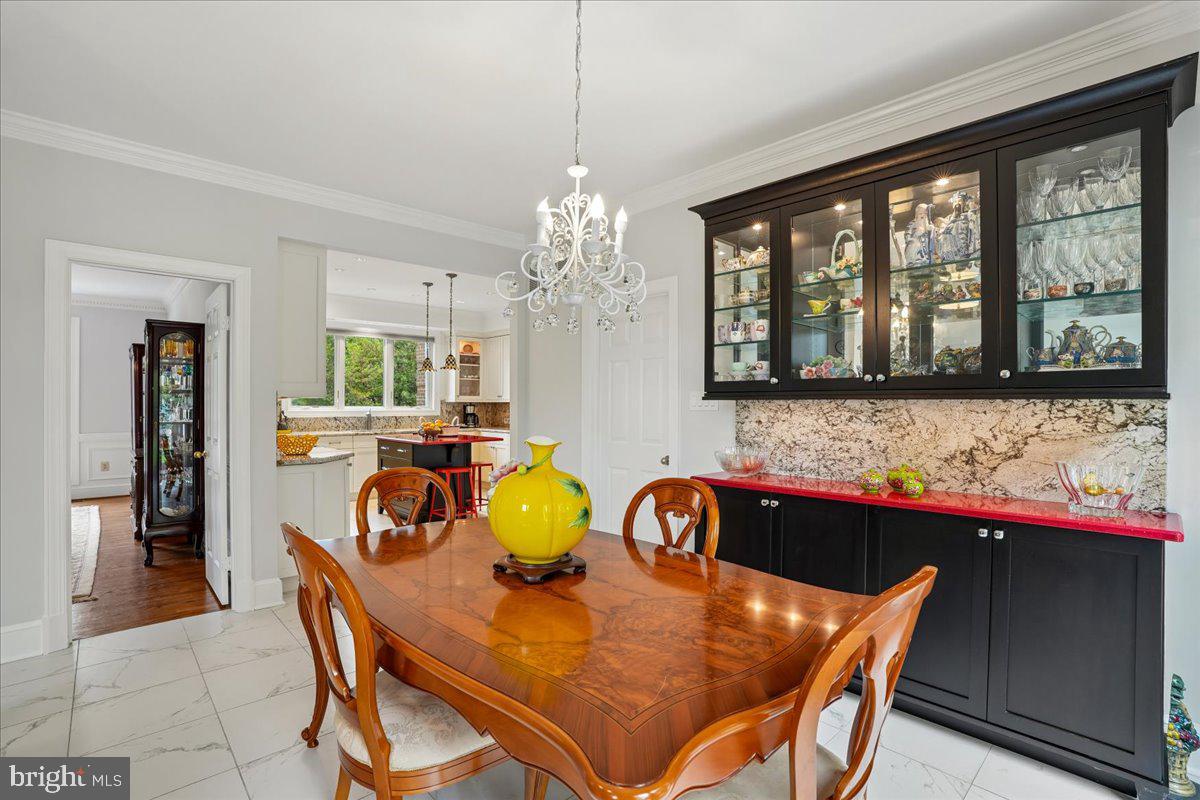 12640 Travilah Road Potomac, MD 20854 - Photo 21 of 56 Breakfast Nook w/Built Ins