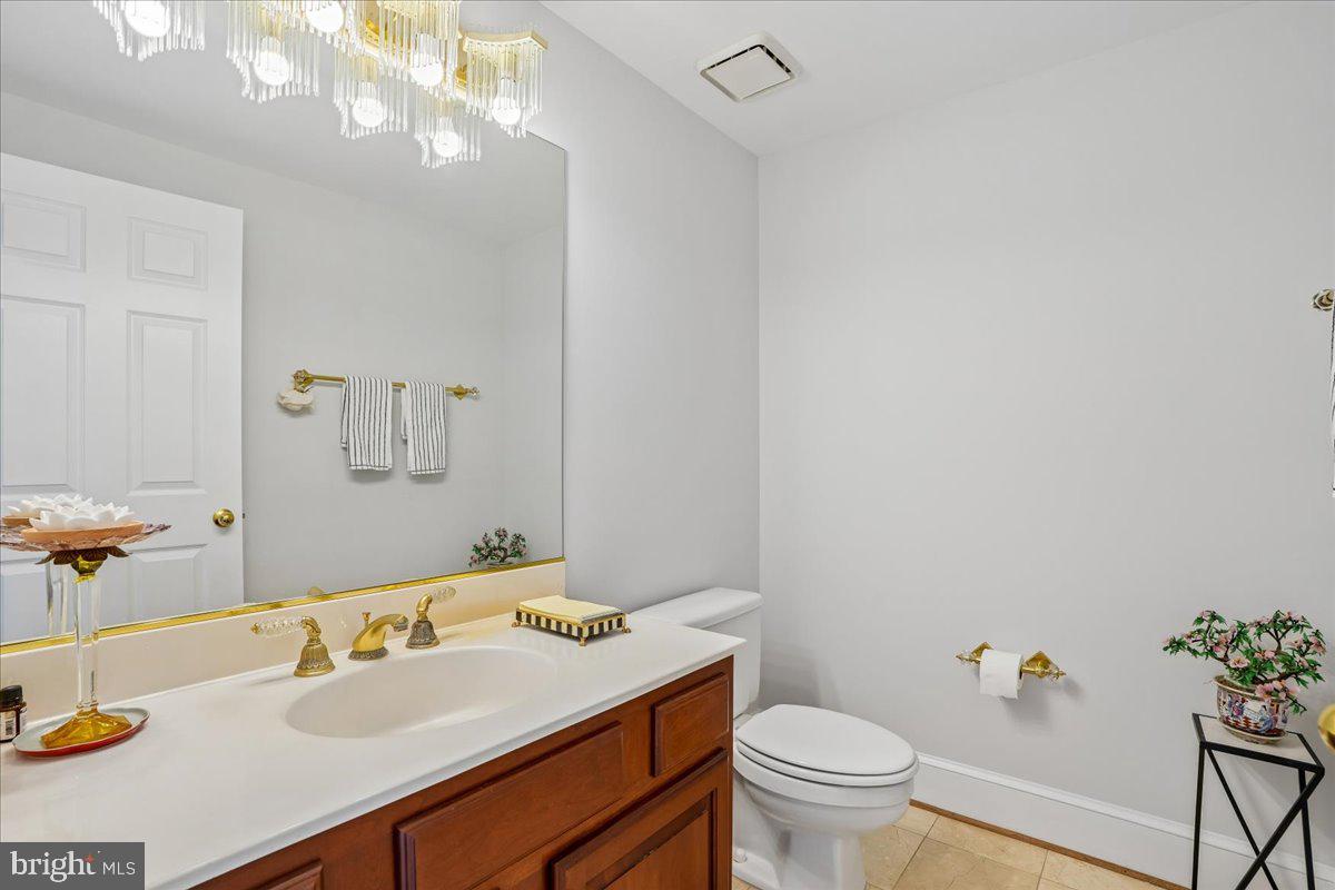 12640 Travilah Road Potomac, MD 20854 - Photo 25 of 56 Powder Room