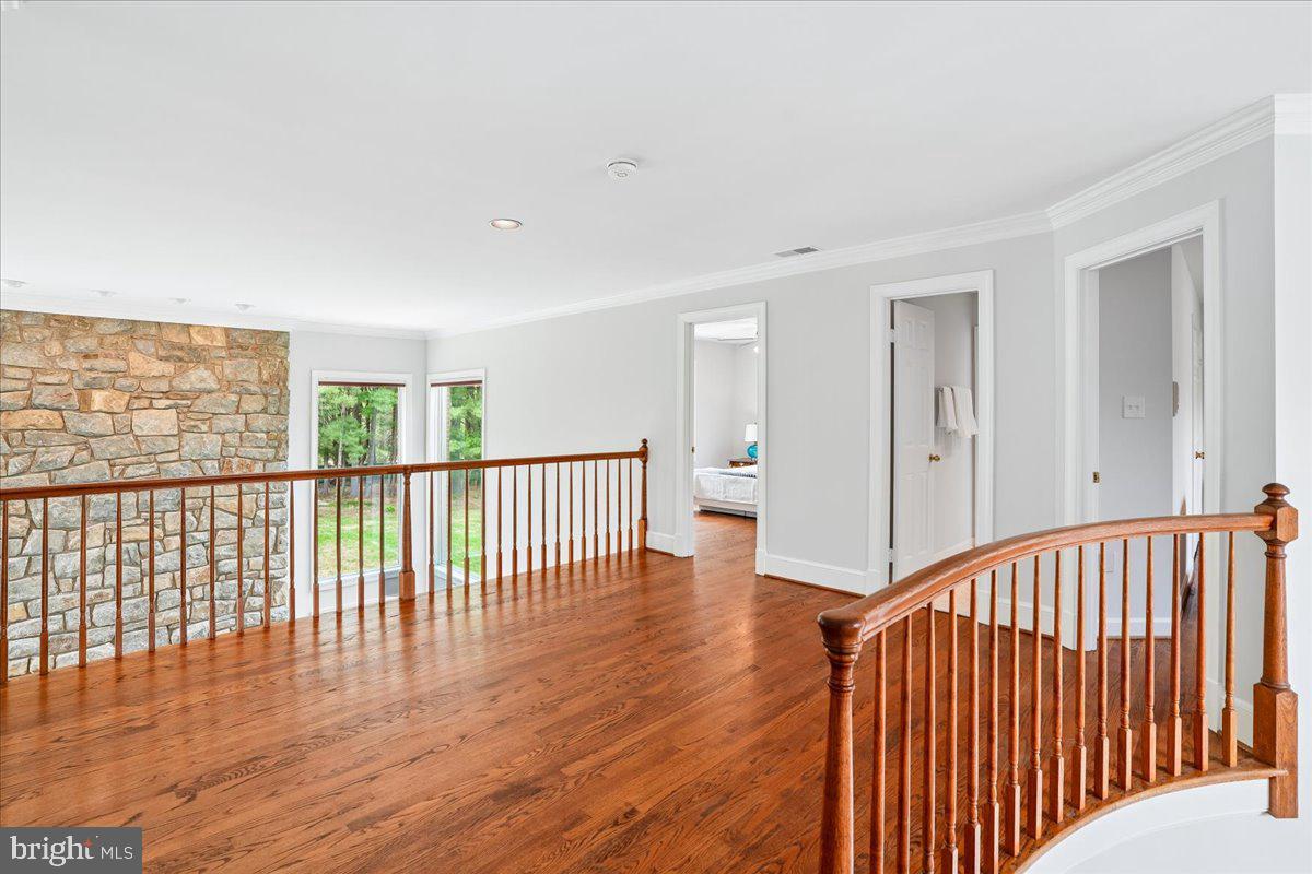 12640 Travilah Road Potomac, MD 20854 - Photo 26 of 56 All HW Floors in Spacious Upstairs