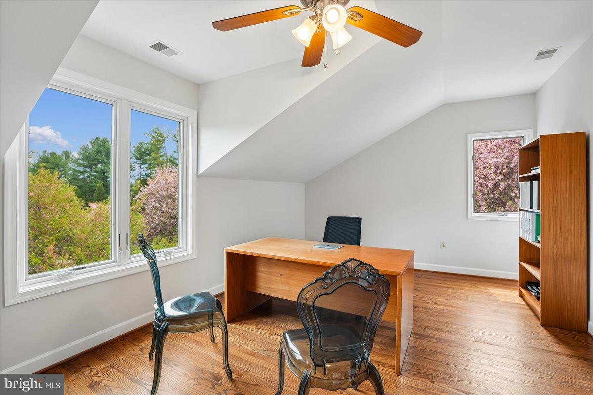 12640 Travilah Road Potomac, MD 20854 - Photo 31 of 56 Private Office in Owner's Suite