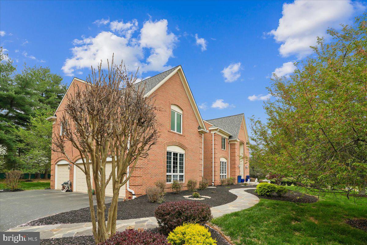 12640 Travilah Road Potomac, MD 20854 - Photo 4 of 56 Welcome home to 12640 Travilah Road!