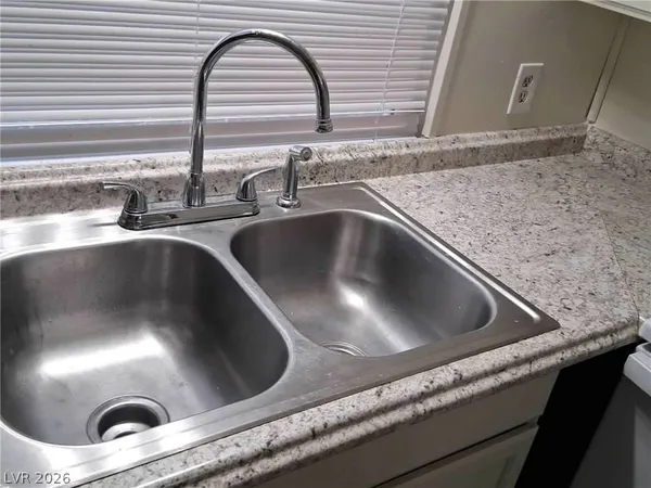 $1,075 | 1121 Pawnee Lane, Henderson, NV 89015