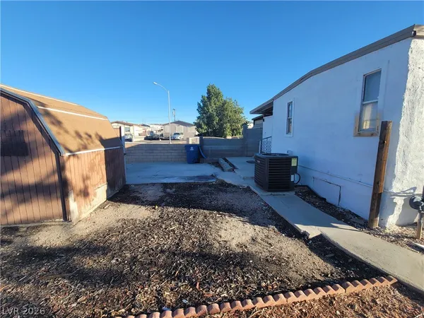 $1,200 | 1121 Pawnee Lane, Henderson, NV 89015