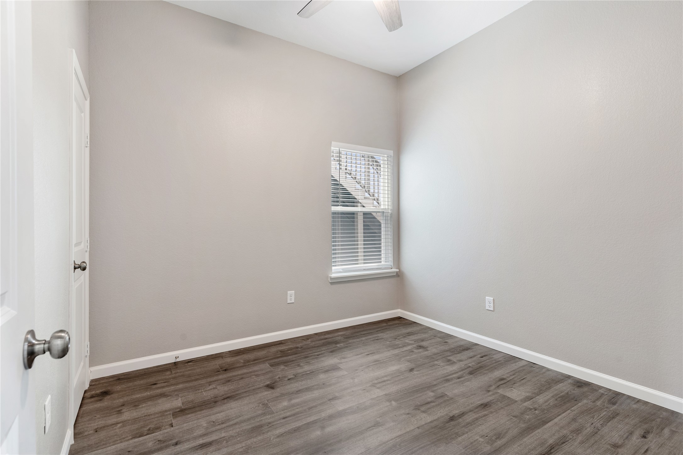 1319 East 35th Street, Unit B Houston, TX 77022 - Photo 22 of 24 a view of a room with wooden floor and window