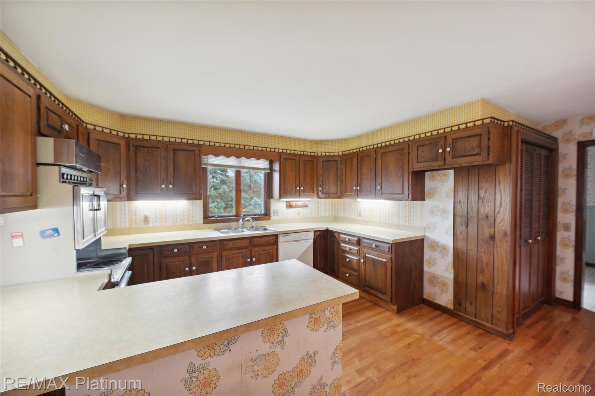 2783 South Ruess Road Owosso, MI 48867 - Photo 9 of 34 Kitchen