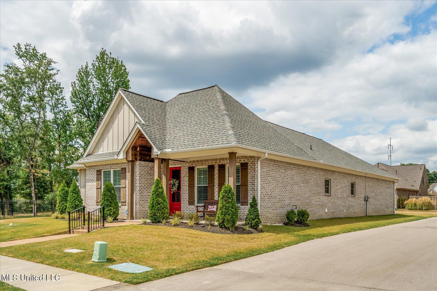 3390 Hatton Drive Nesbit, MS 38651 - Photo 2 of 32 02-02-2465812mi-3390 Hatton Dr