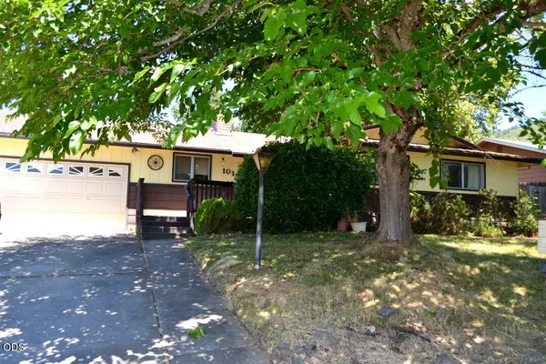 $325,000 | 1014 Northeast Pepperwood Drive, Grants Pass, OR 97526